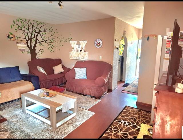 2 BEDROOM TOWNHOUSE FOR SALE IN GREENHILLS